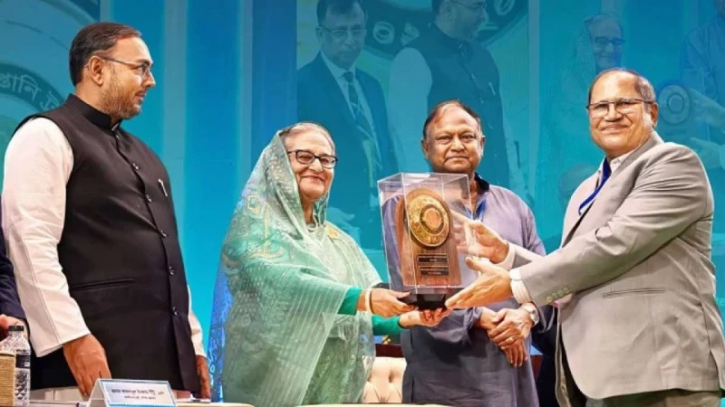 ২০২১-২০২২ অর্থবছরে জাতীয় রপ্তানি ট্রফি পোল ওয়ালটন